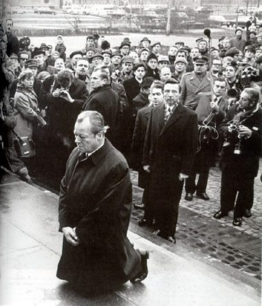 Willy Brandt à genoux à Varsovie
