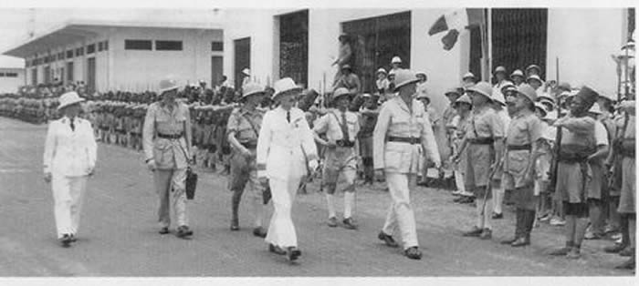 De Gaulle et Leclerc à Douala