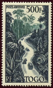 Route à travers la forêt