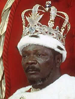Bokkasa 1er avec sa couronne
