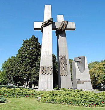 Monument en mémoire des victimes de Poznan