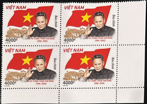 Bloc de 4 du timbre Pham Van Dong
