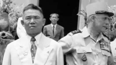 Nguyen van tam avec le général salan