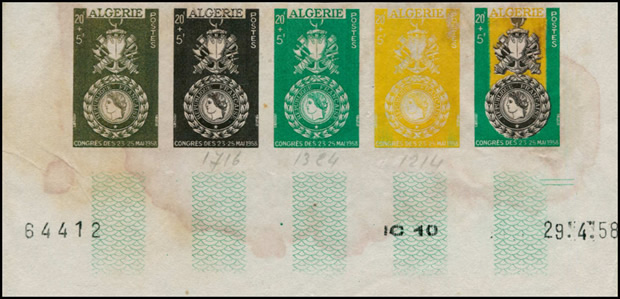 Bas de feuille d'essais avec coin daté